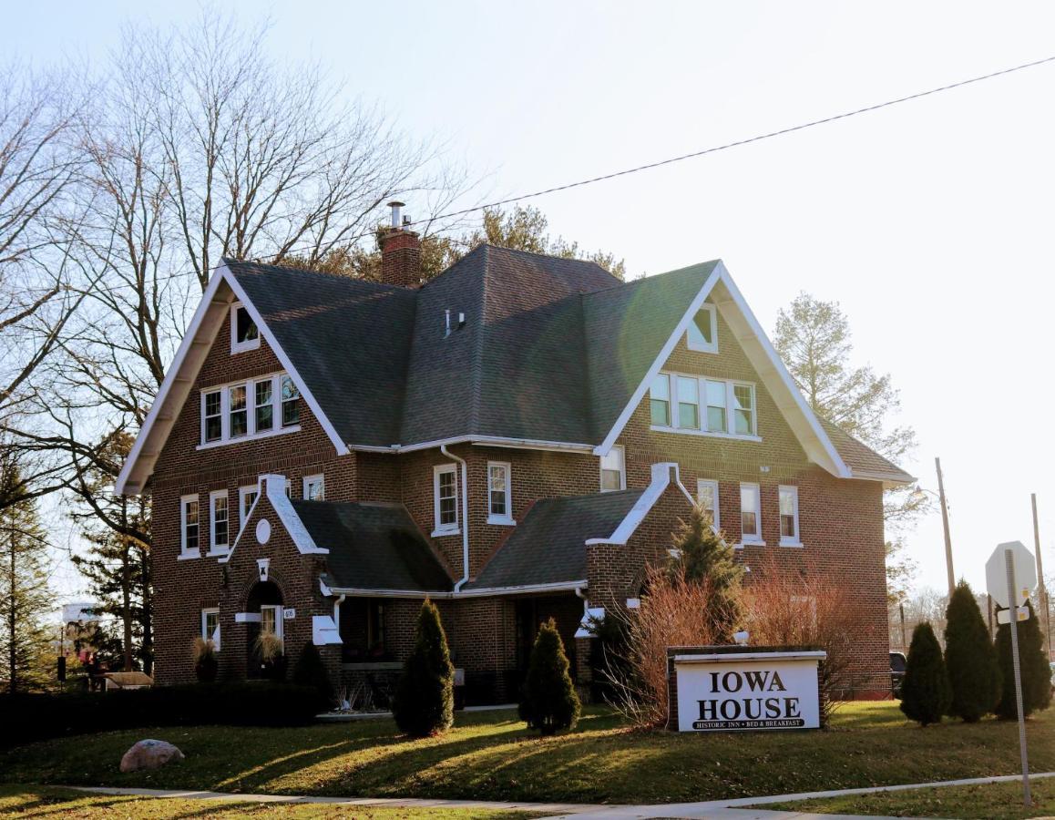 Iowa House Historic Inn Ames Exterior foto